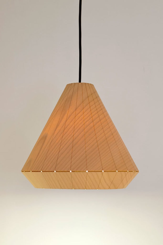 img 4650 wooden light detail
